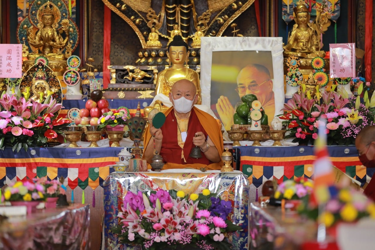 Hundred-Thousand Tsok Offering of Mahaguru